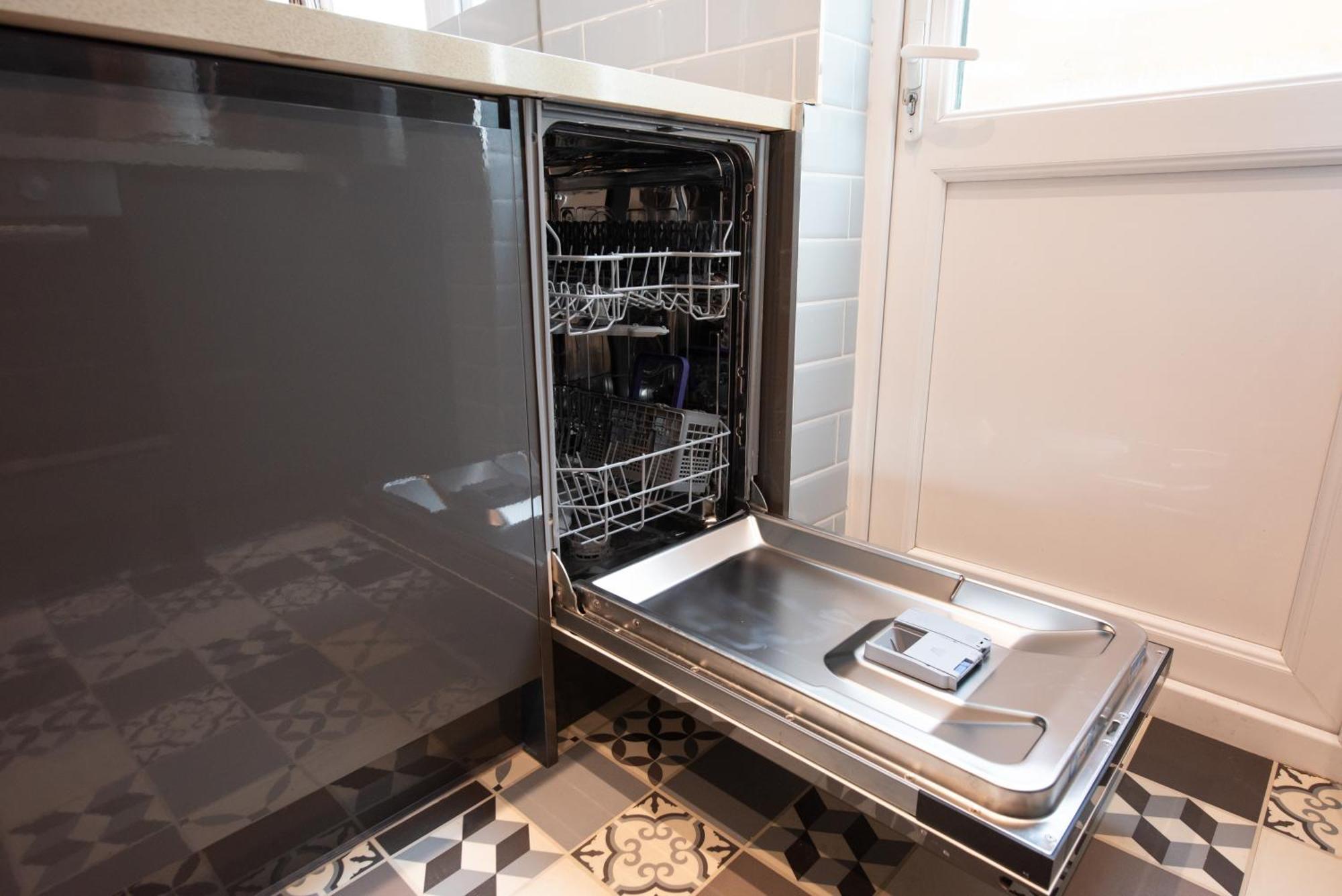Victorian 2Br Apartment, King Beds, Fast Wifi, Near Shops, Cafes & Transport, E17 London Eksteriør bilde