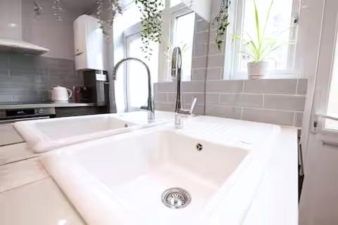 Victorian 2Br Apartment, King Beds, Fast Wifi, Near Shops, Cafes & Transport, E17 London Eksteriør bilde