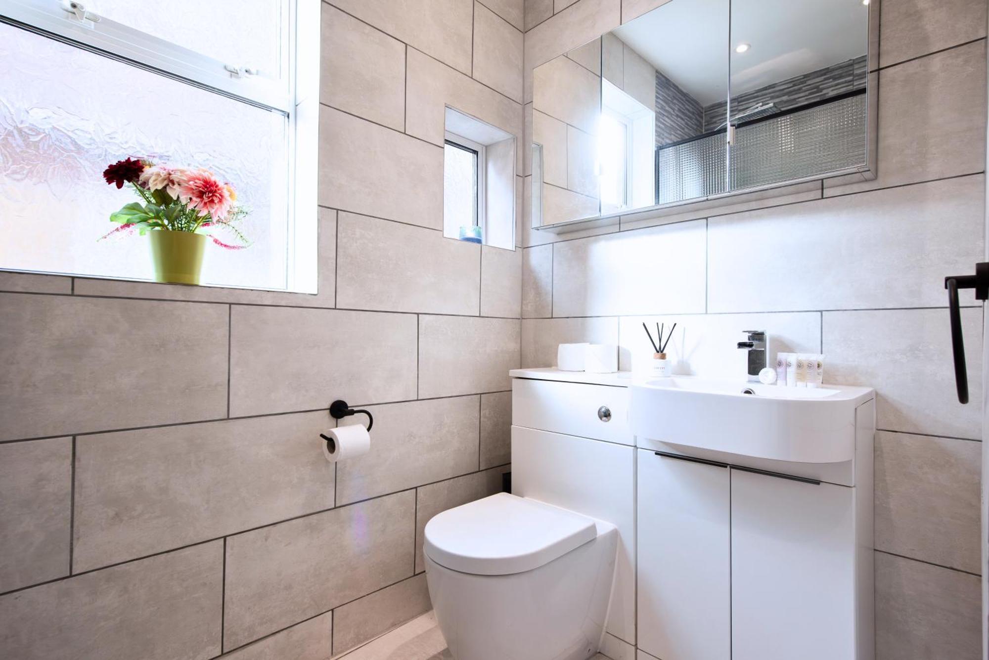Victorian 2Br Apartment, King Beds, Fast Wifi, Near Shops, Cafes & Transport, E17 London Eksteriør bilde